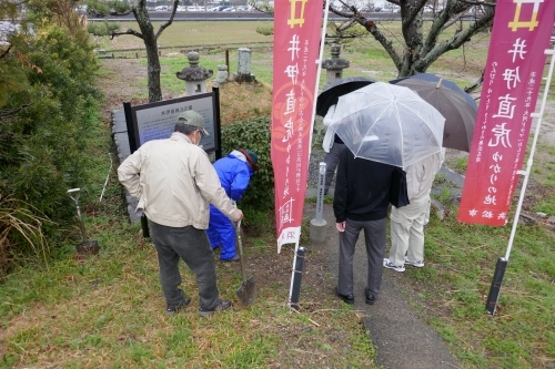 標柱を設置しているところ1