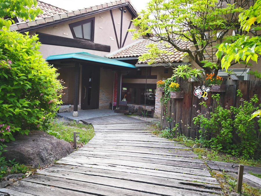 みつ蜂店舗.jpg