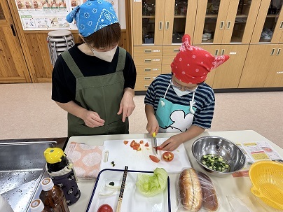 丁寧にカットしていく.jpg